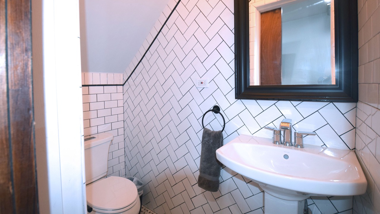 Photo of Bathroom in Bushwick