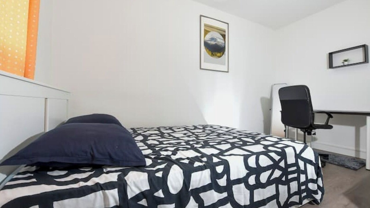 Photo of Bedroom in Villeneuve-la-Garenne