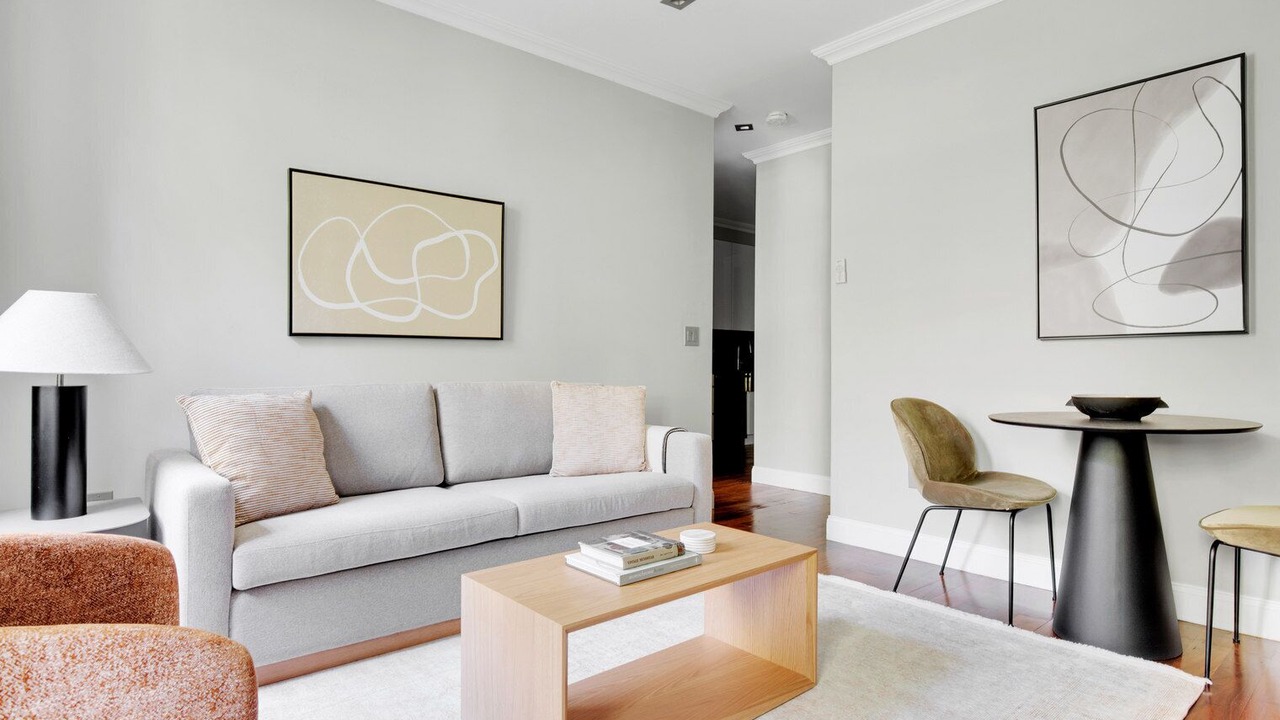 Photo of Livingroom in Sutton Place