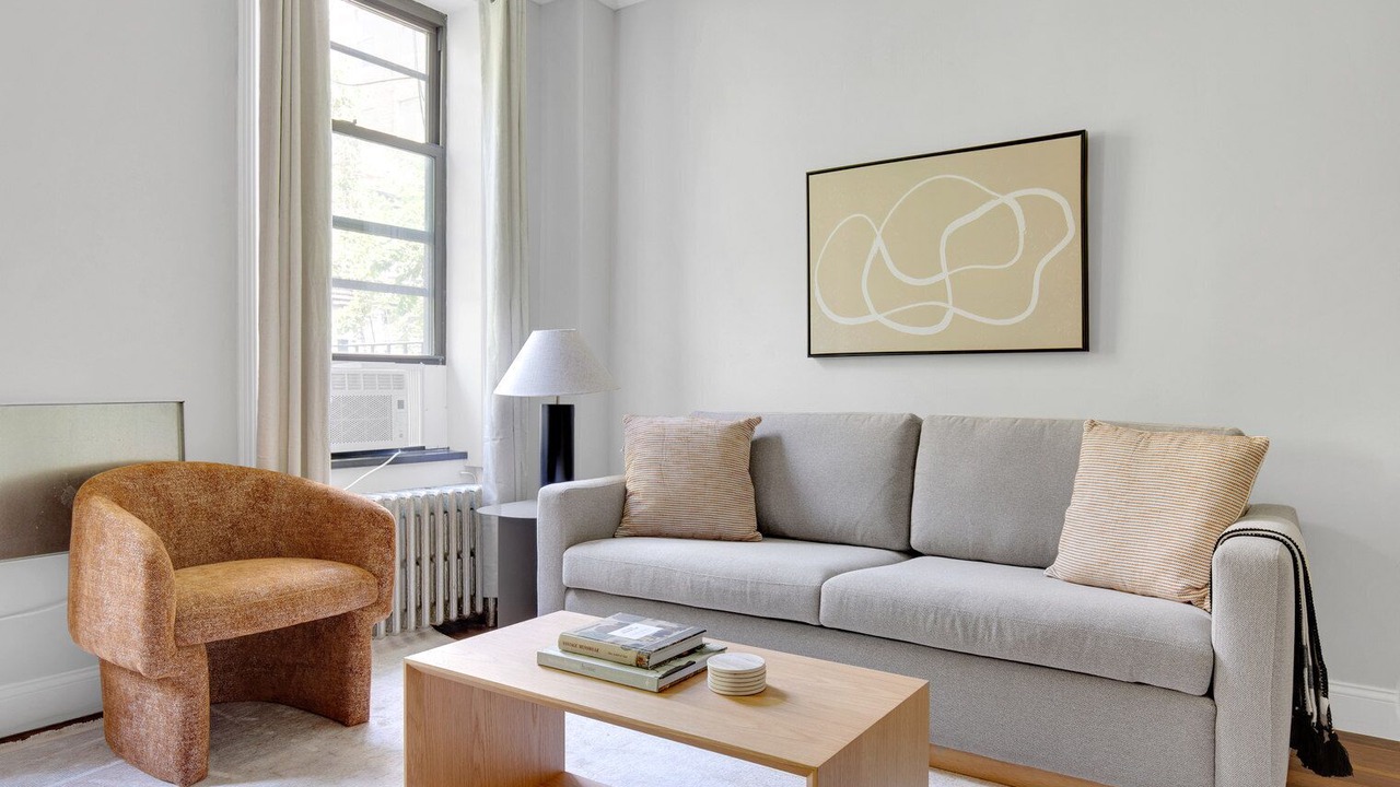 Photo of Livingroom in Sutton Place