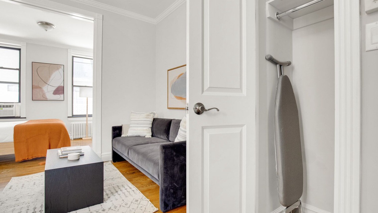 Photo of Livingroom in Peter Cooper Village