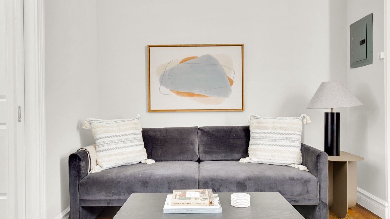 Photo of Livingroom in Peter Cooper Village