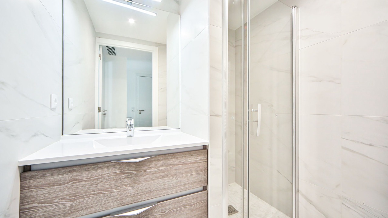 Photo of Bathroom in La Varenne Saint-Hilaire