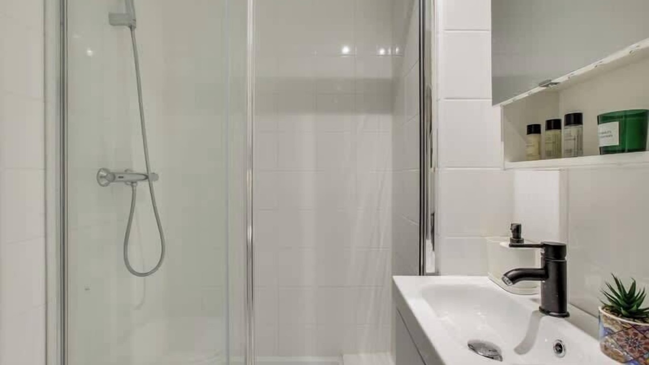 Photo of Bathroom in Porte-Saint-Martin