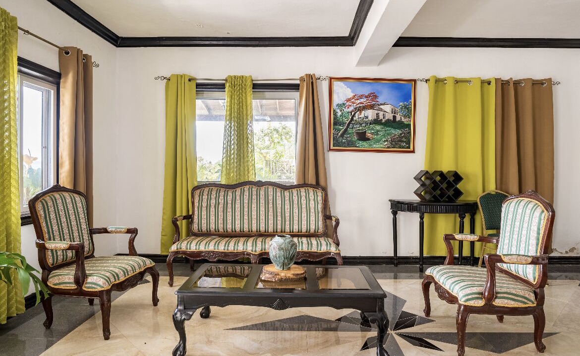Photo of Livingroom in Silver Hill Gap