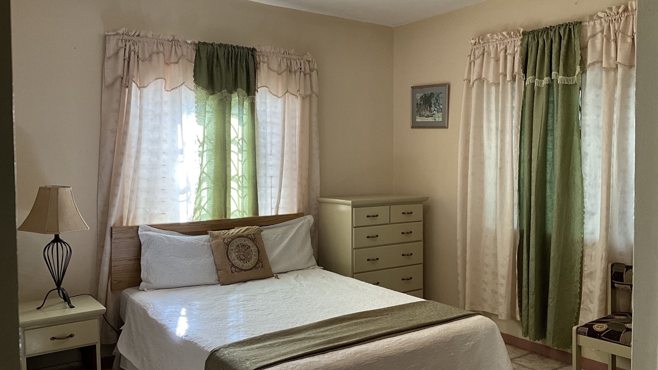Photo of Bedroom in Spanish Town