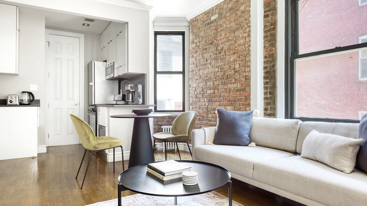 Photo of Livingroom in Peter Cooper Village