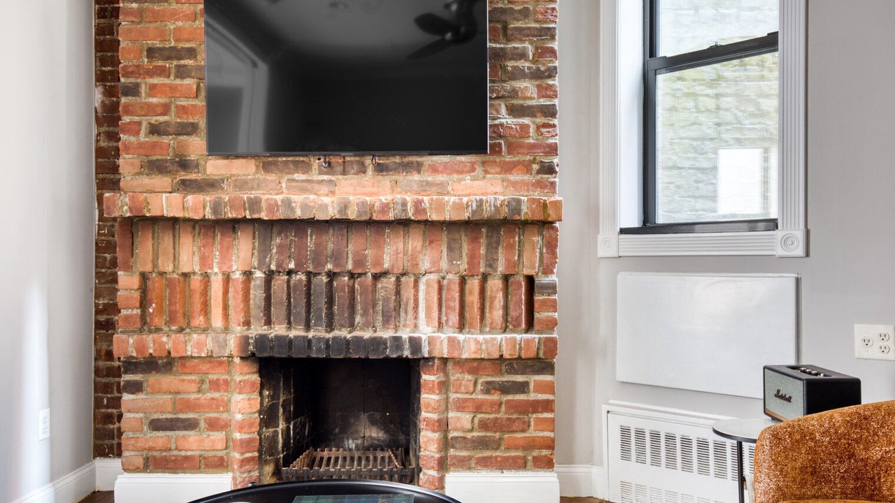 Photo of Livingroom in Peter Cooper Village