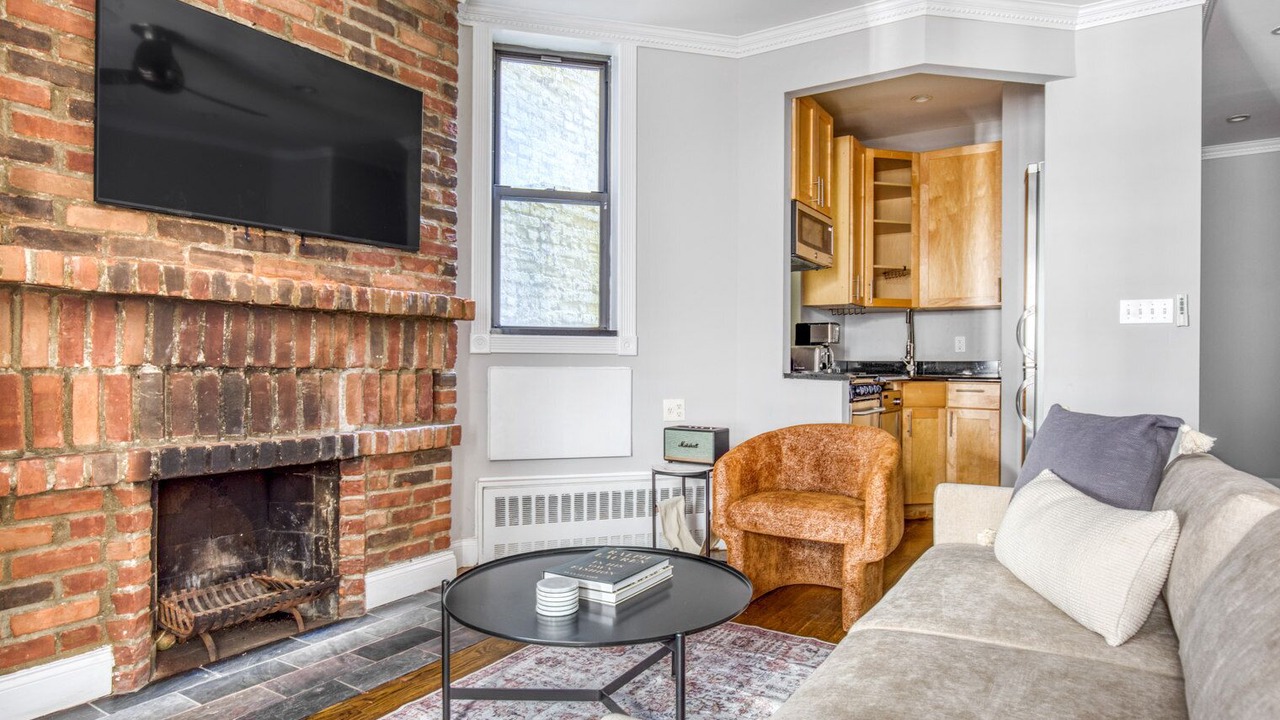 Photo of Livingroom in Peter Cooper Village