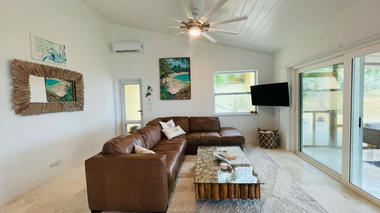Photo of Livingroom in Gregory Town