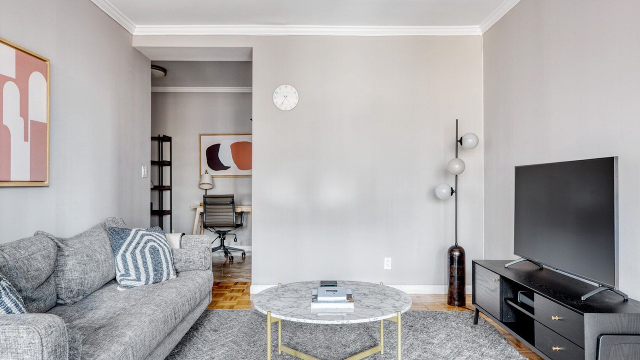 Photo of Livingroom in Sutton Place