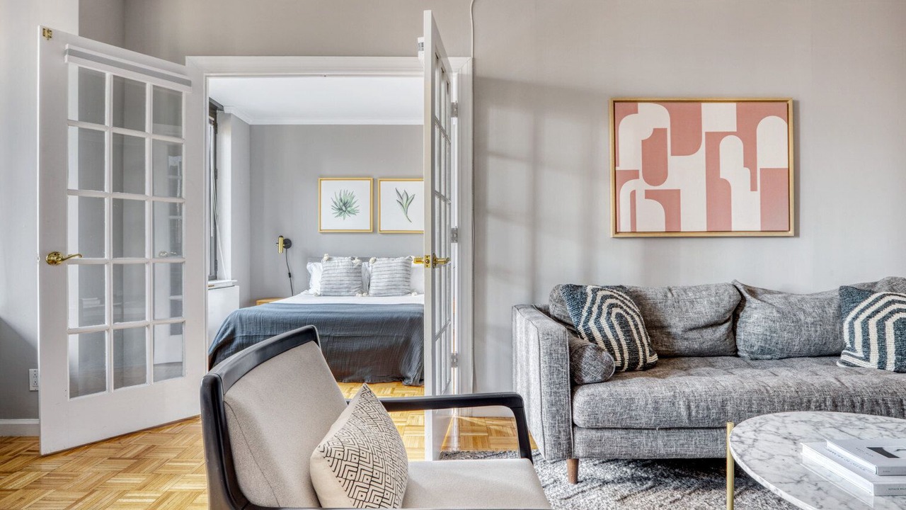 Photo of Livingroom in Sutton Place