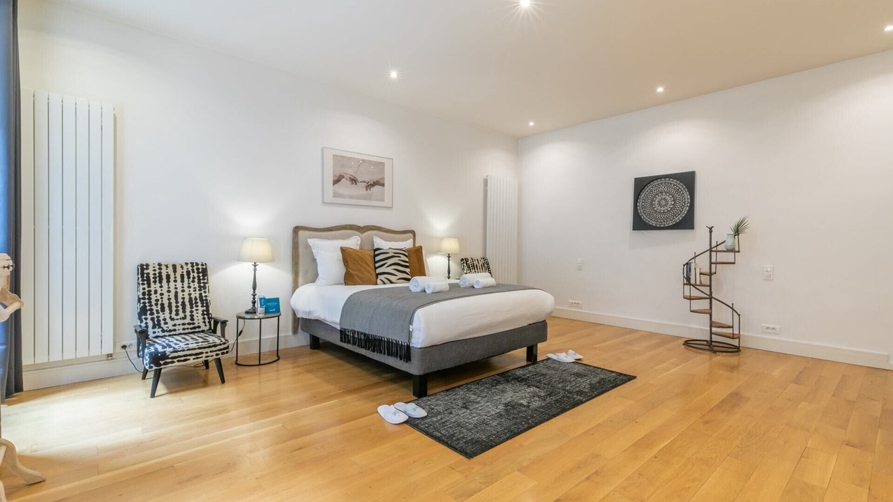 Photo of Bedroom in Champs-Elysees