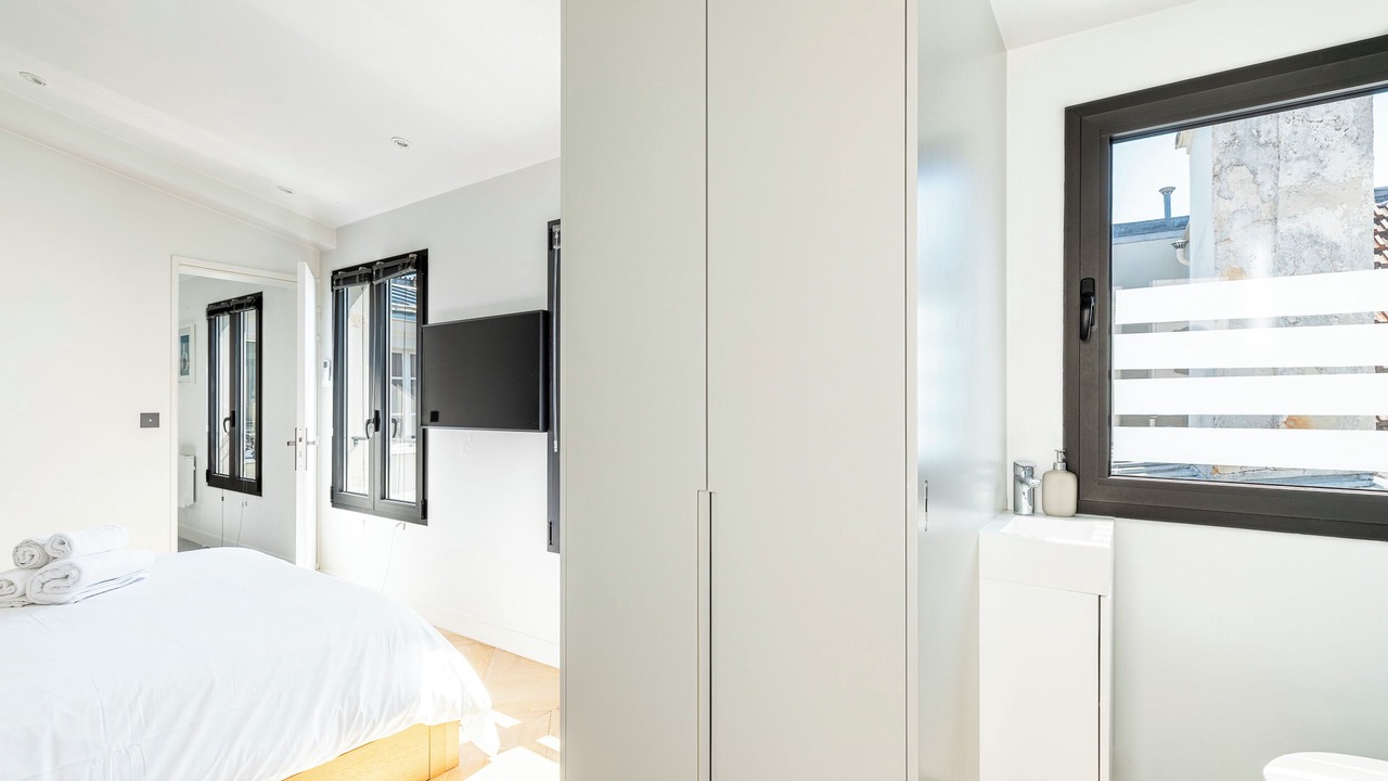 Photo of Bedroom in 10th Arrondissement