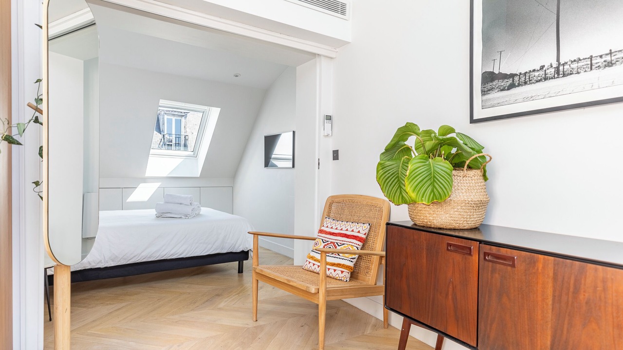 Photo of Bedroom in 10th Arrondissement