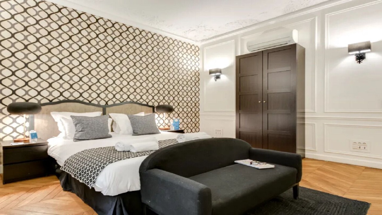 Photo of Bedroom in 8th Arrondissement