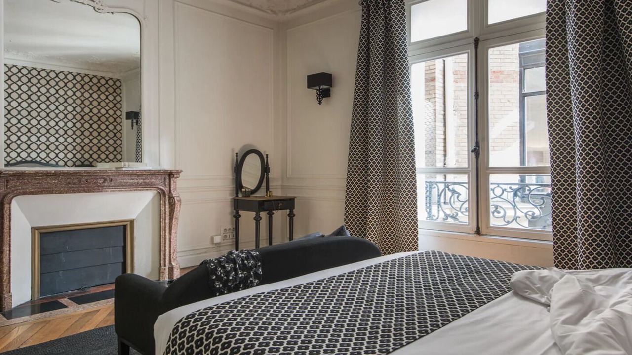 Photo of Bedroom in 8th Arrondissement