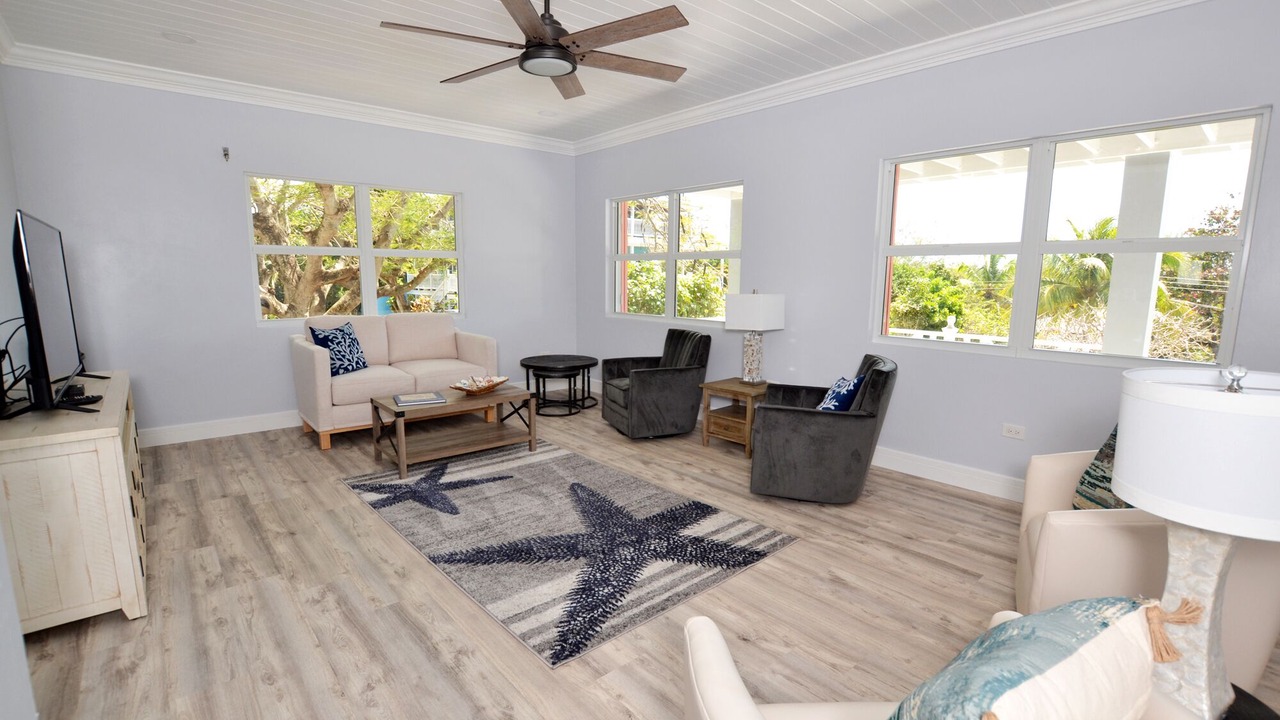 Photo of Livingroom in Spanish Wells