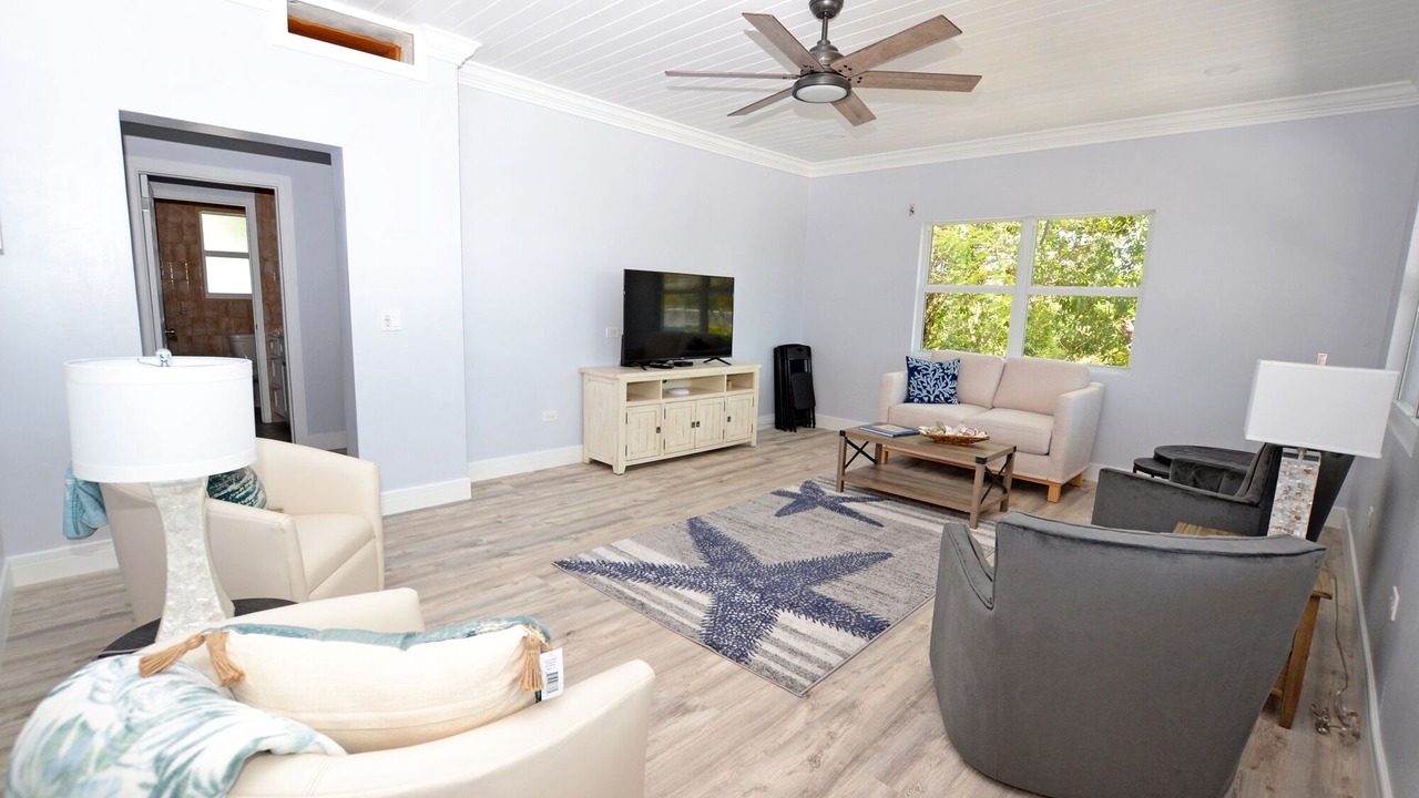 Photo of Livingroom in Spanish Wells