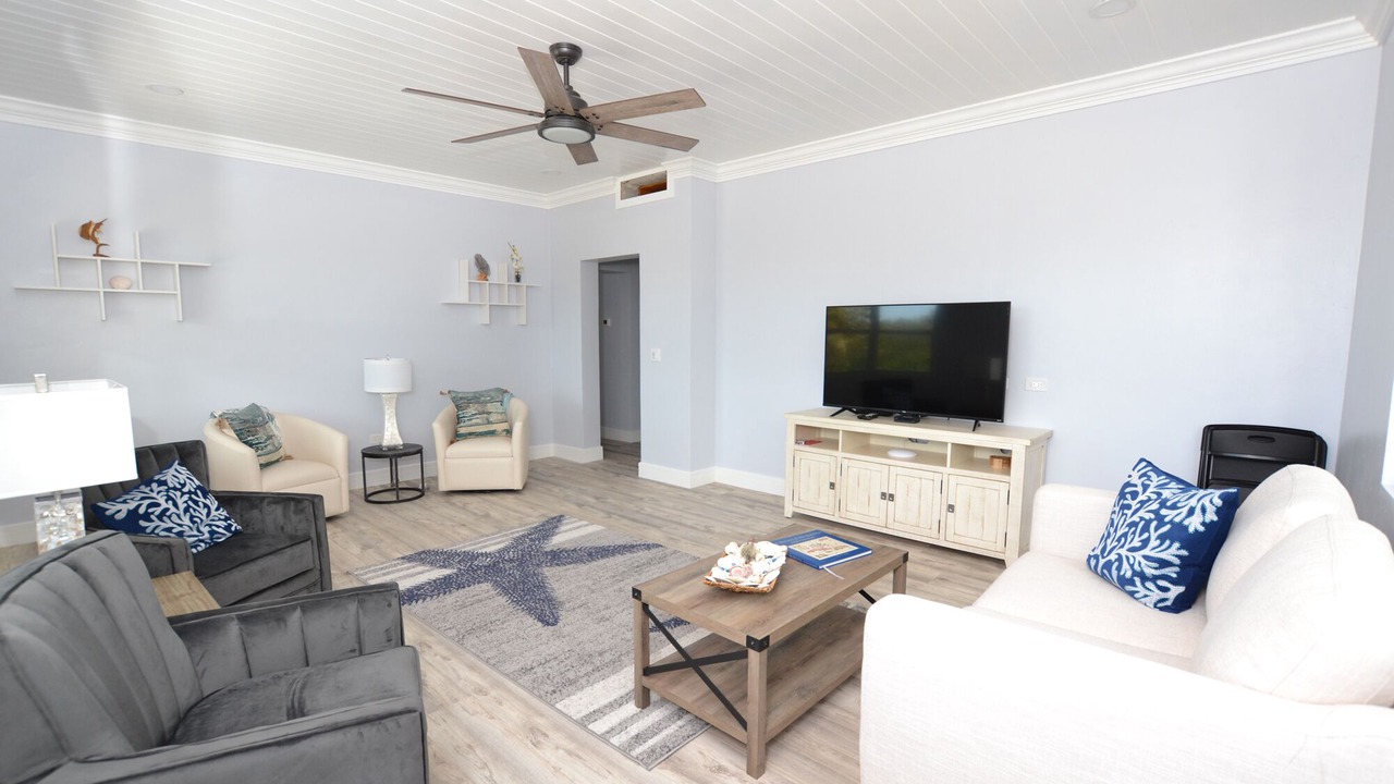 Photo of Livingroom in Spanish Wells