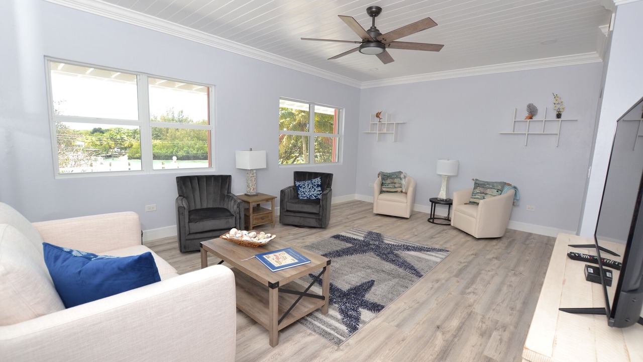 Photo of Livingroom in Spanish Wells