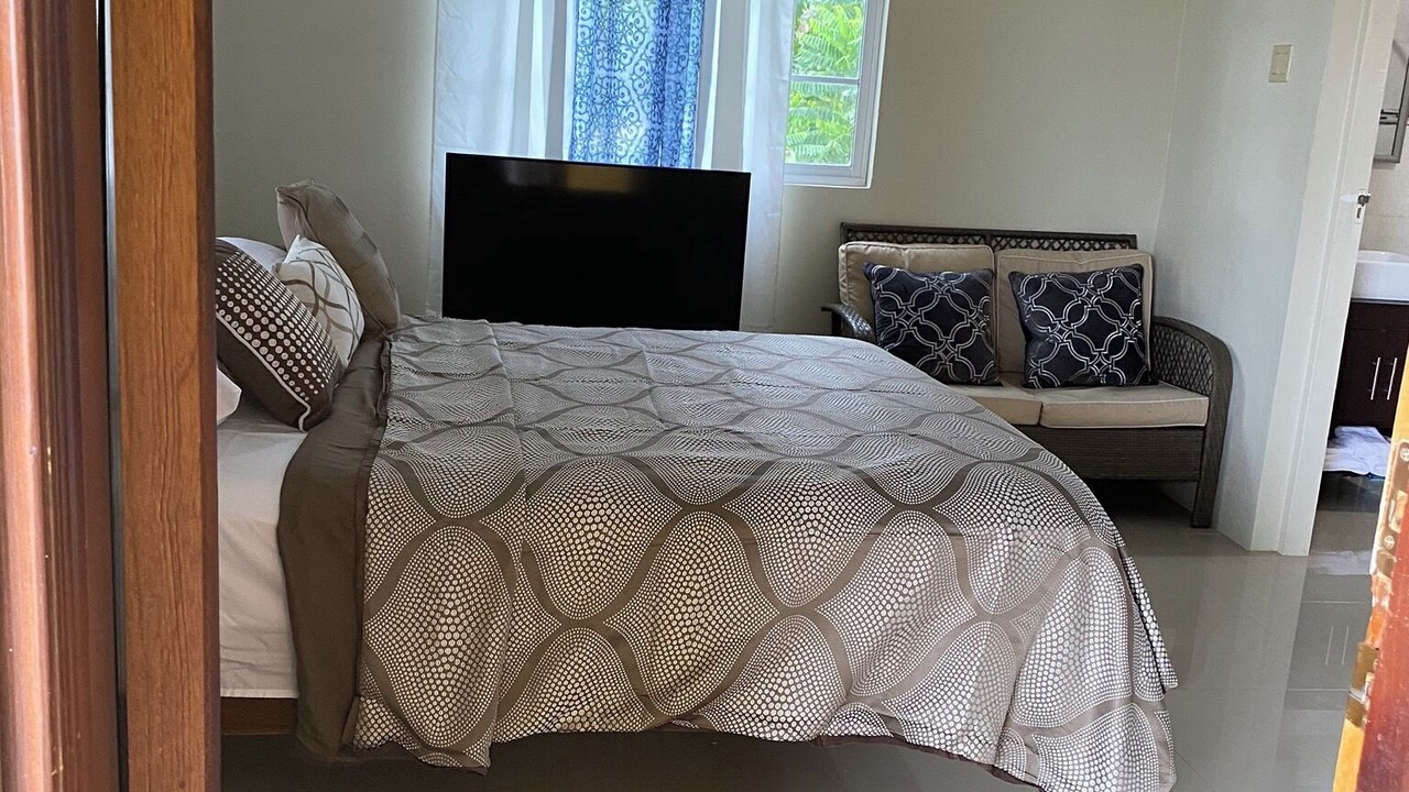 Photo of Bedroom in Whitehouse