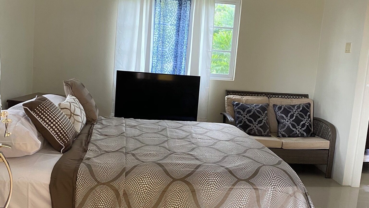 Photo of Bedroom in Whitehouse