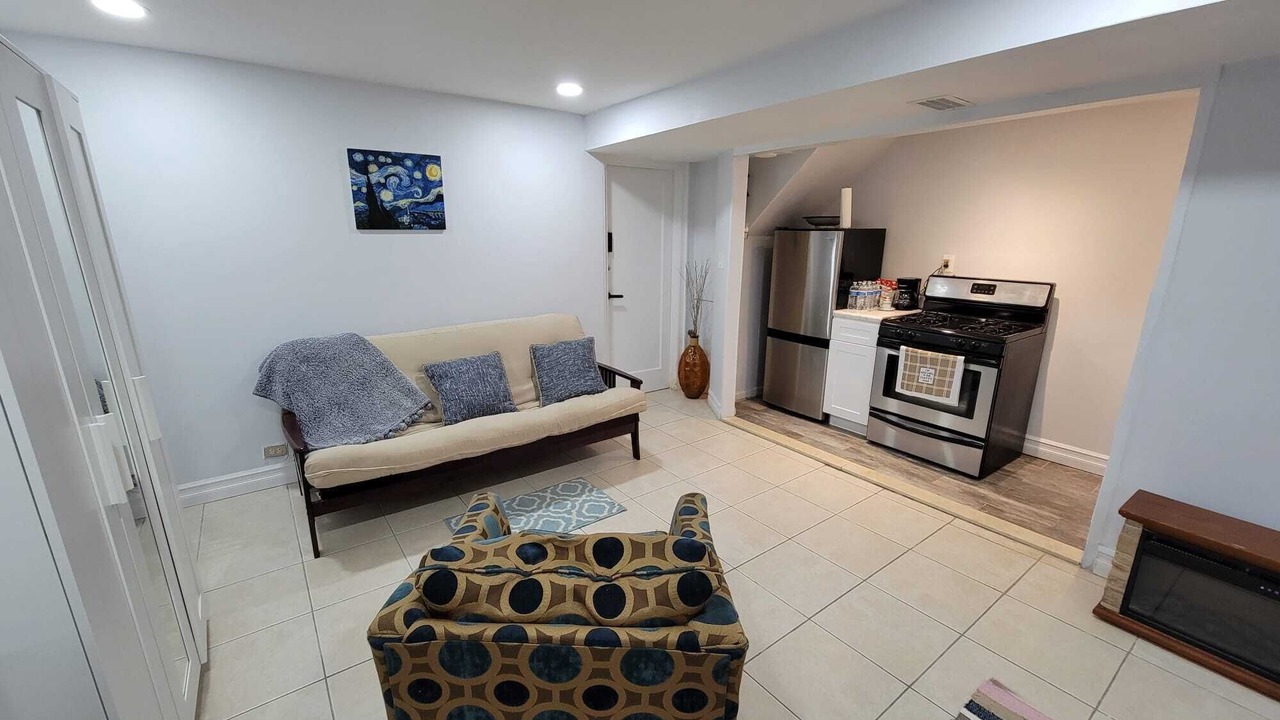 Photo of Livingroom in Pelham Gardens