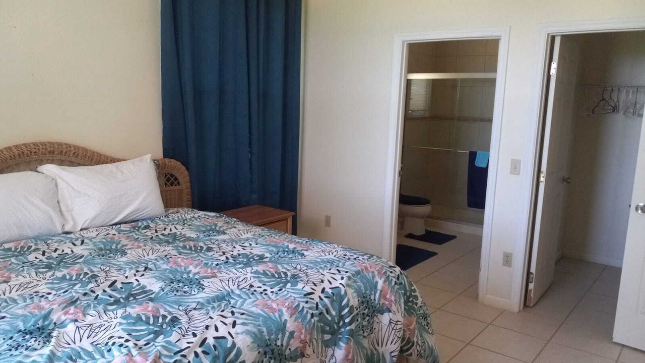 Photo of Bedroom in Green Turtle Cay