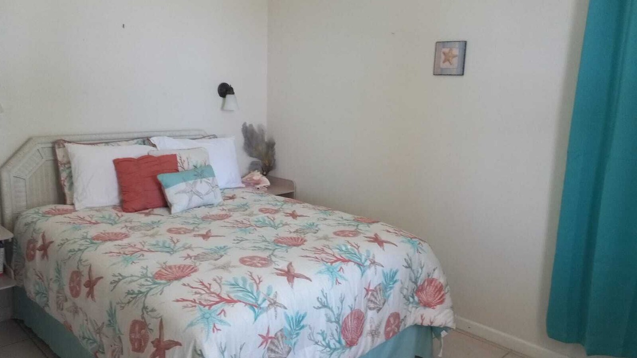 Photo of Bedroom in Green Turtle Cay