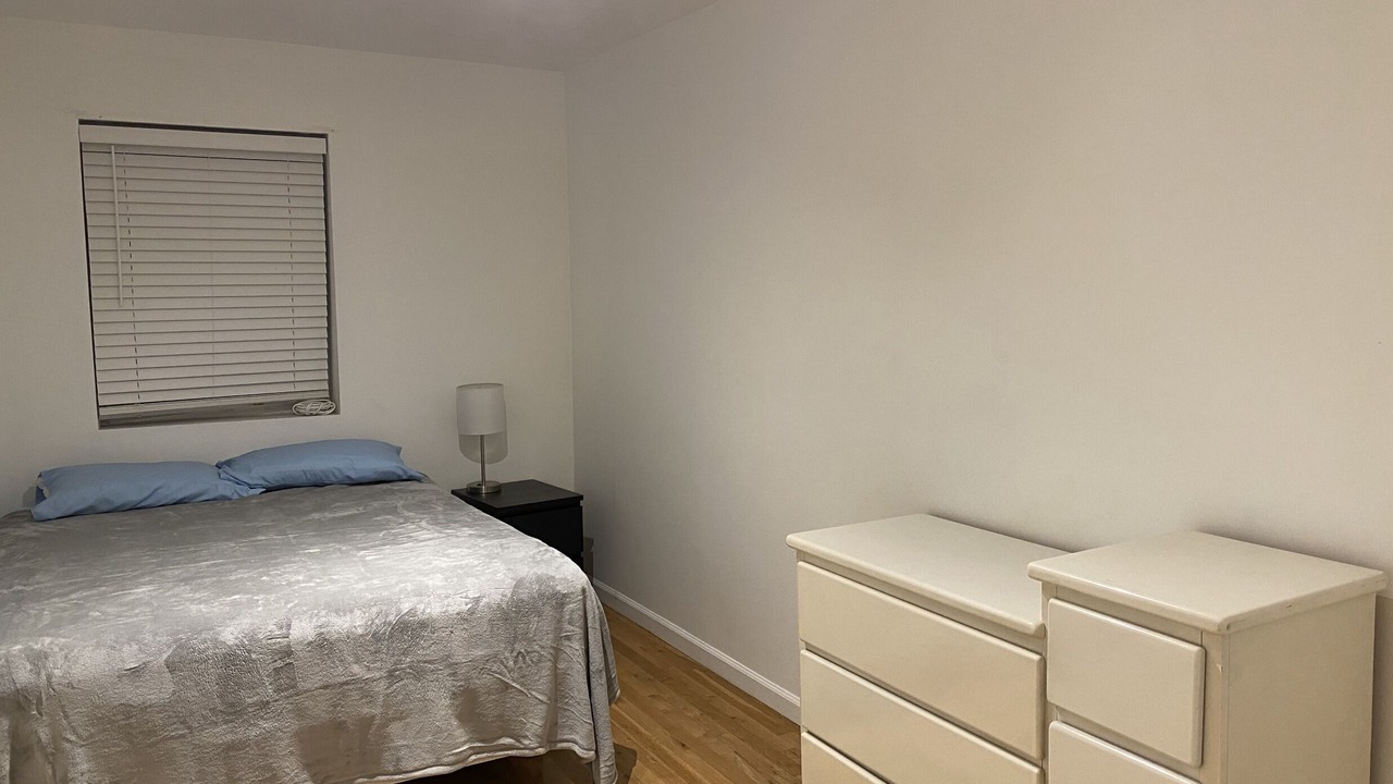 Photo of Bedroom in Throgs Neck