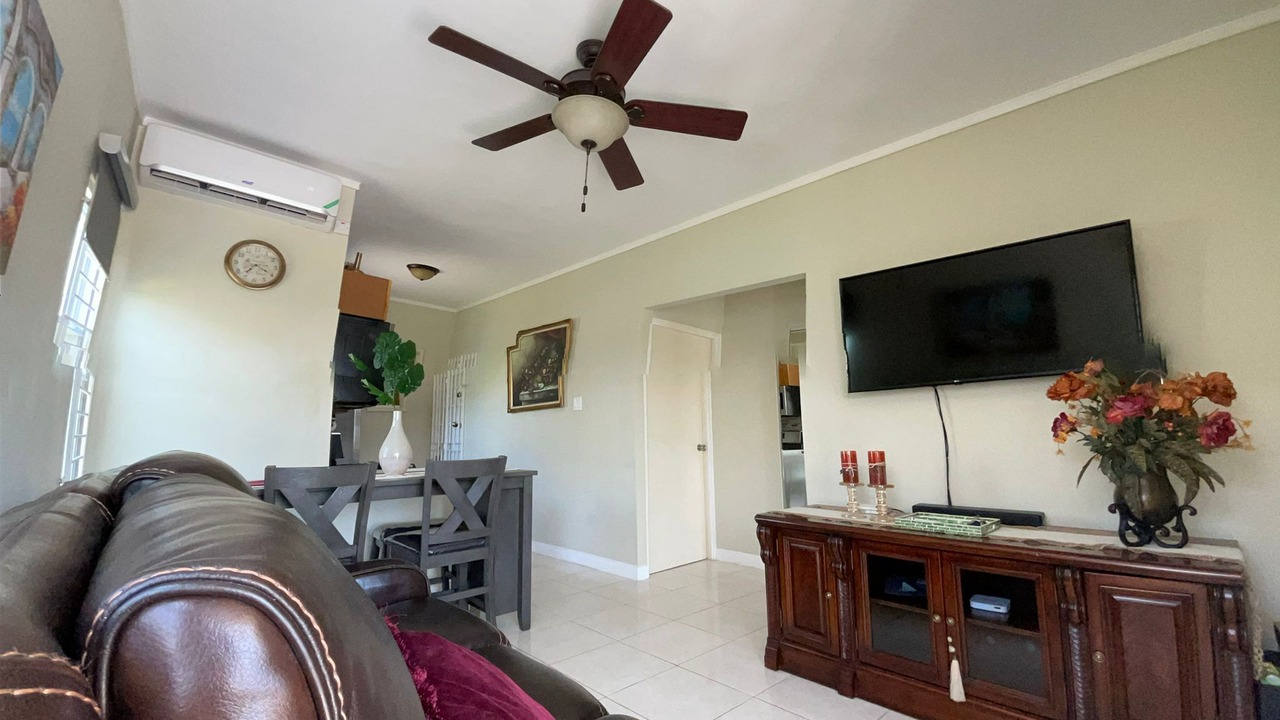 Photo of Livingroom in Spanish Town