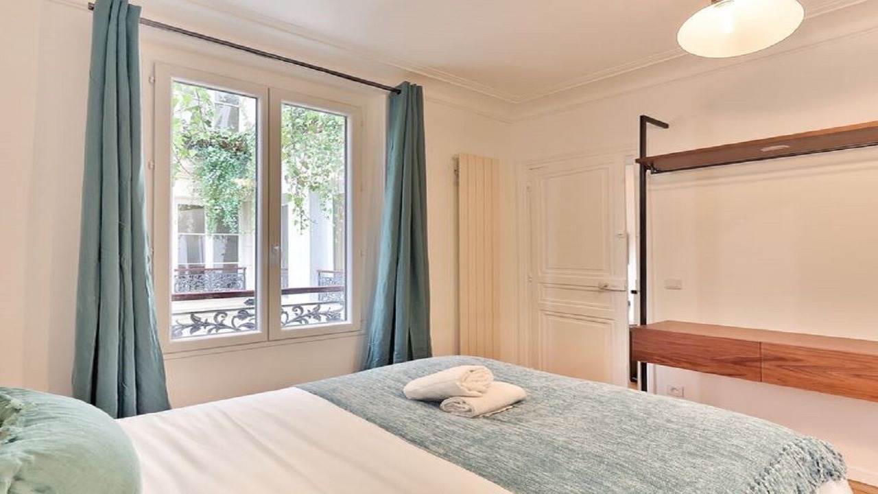Photo of Bedroom in 10th Arrondissement