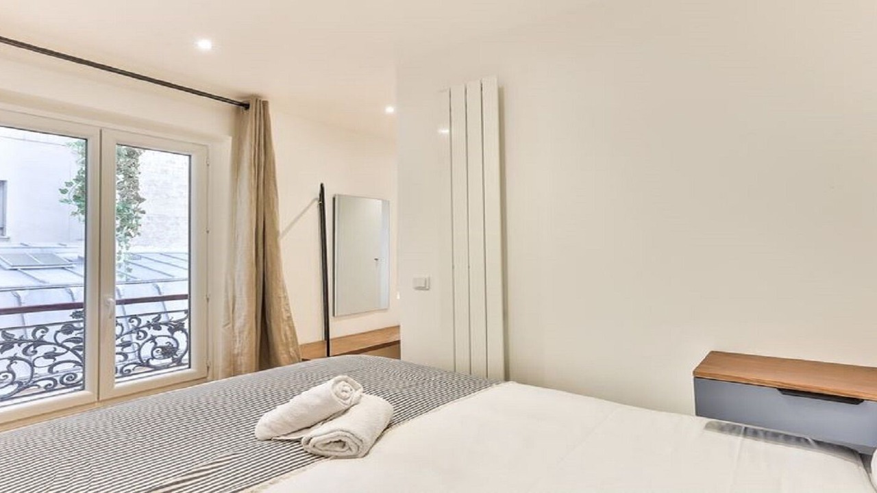 Photo of Bedroom in 10th Arrondissement