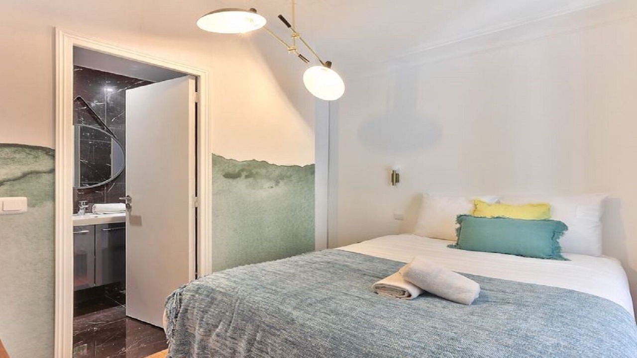 Photo of Bedroom in 10th Arrondissement