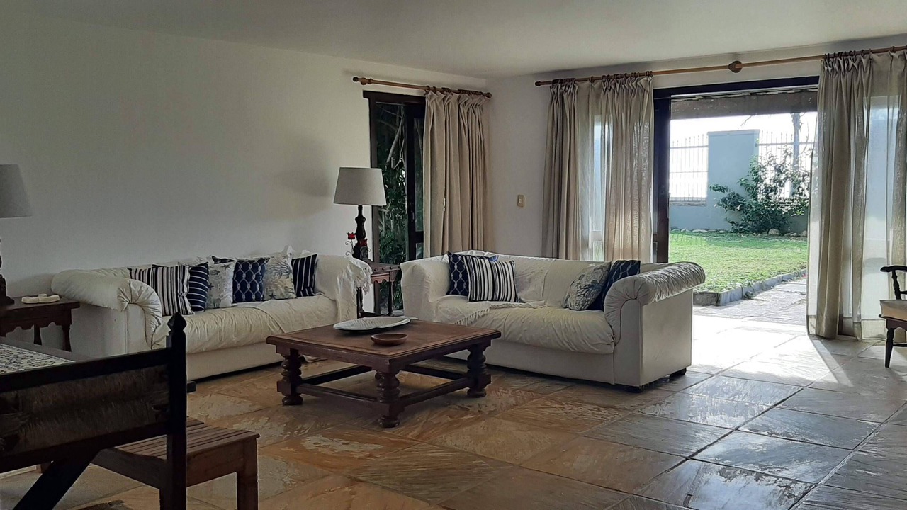 Photo of Livingroom in Pero