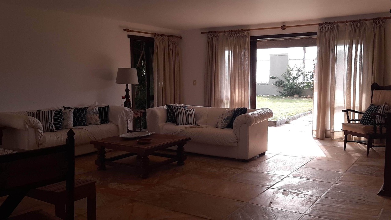 Photo of Livingroom in Pero