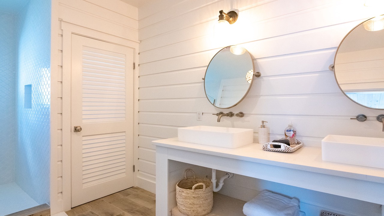 Photo of Bathroom in Tar Bay
