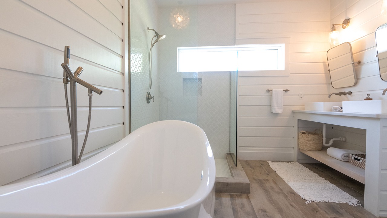 Photo of Bathroom in Tar Bay