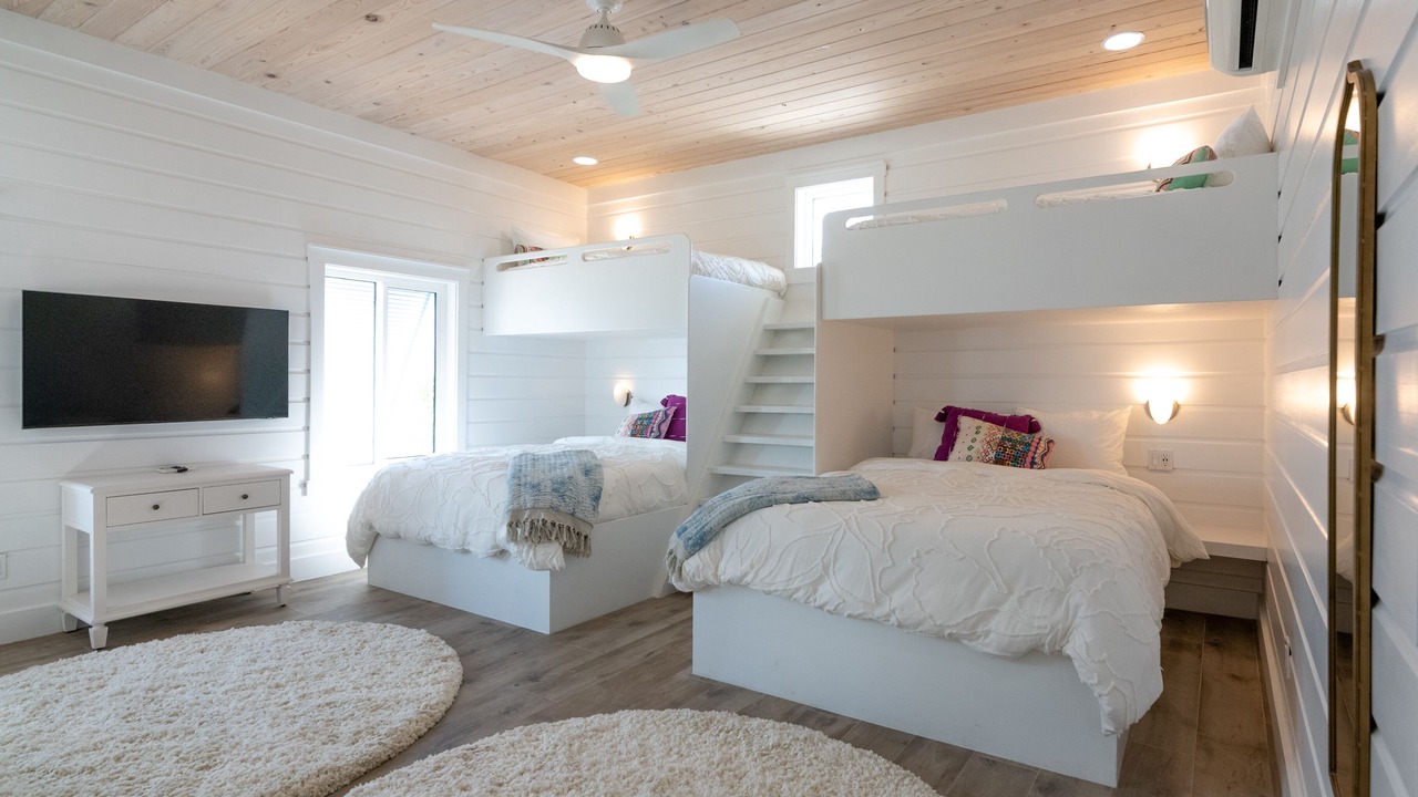 Photo of Bedroom in Tar Bay