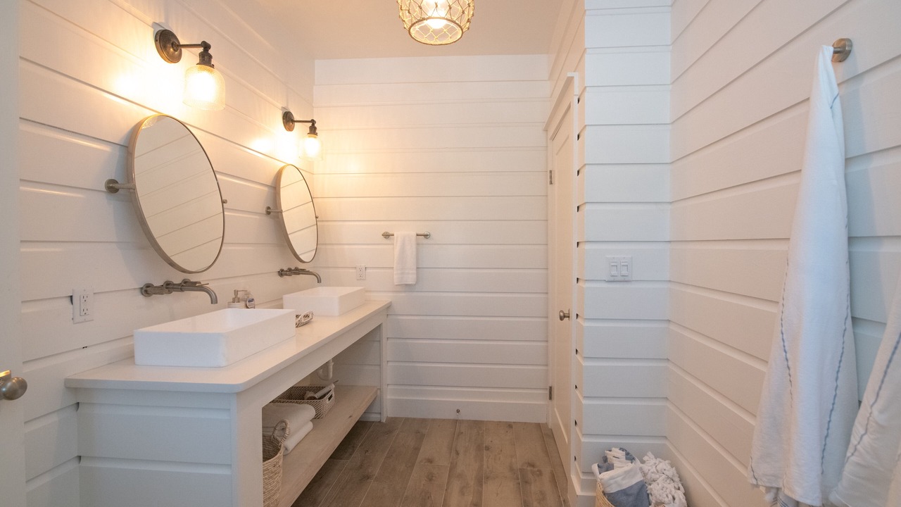 Photo of Bathroom in Tar Bay