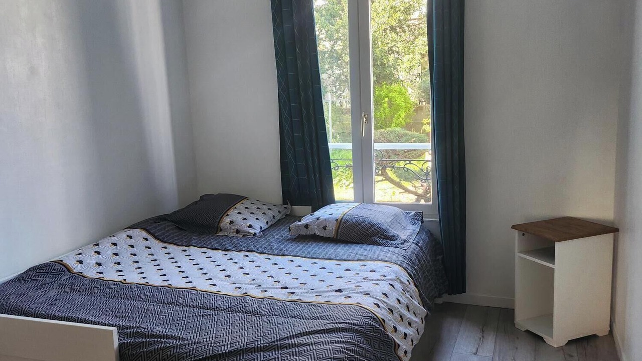 Photo of Bedroom in Villeneuve-Saint-Georges