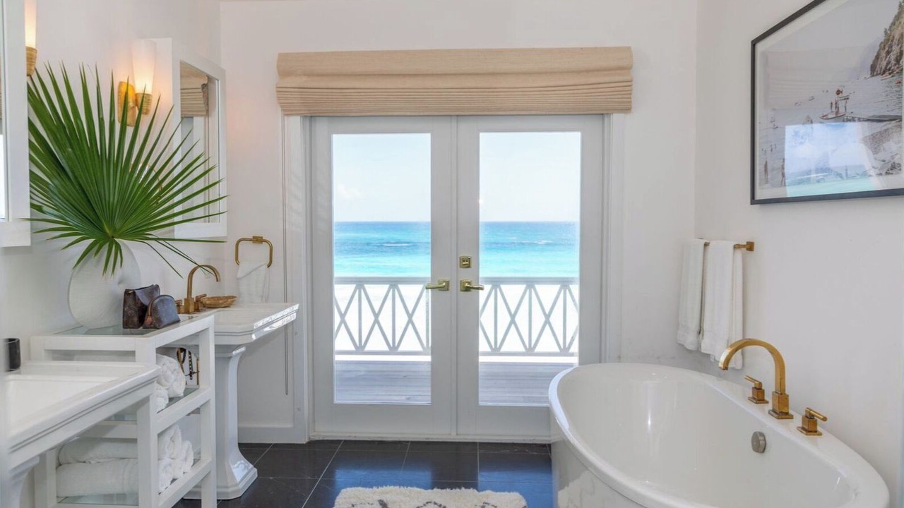 Photo of Bathroom in Dunmore Town