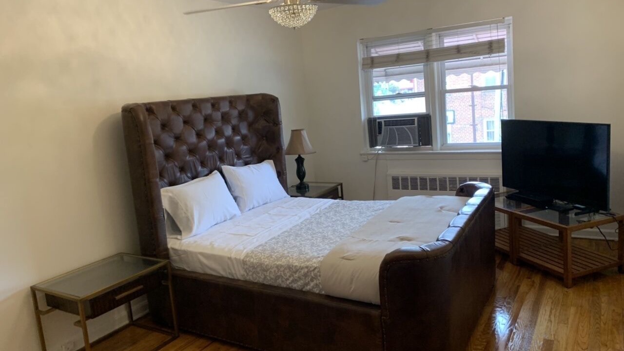 Photo of Bedroom in Mill Basin