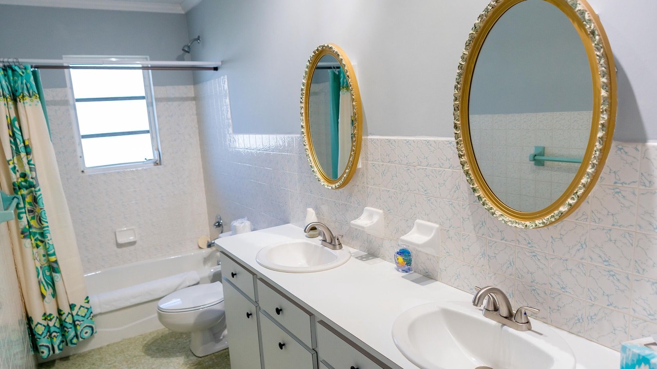 Photo of Bathroom in Spanish Wells