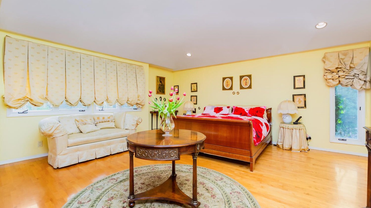 Photo of Bedroom in Riverdale