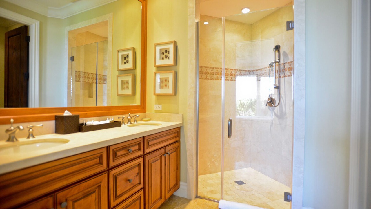 Photo of Bathroom in Rokers Point