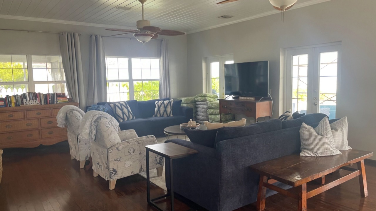 Photo of Livingroom in Spanish Wells