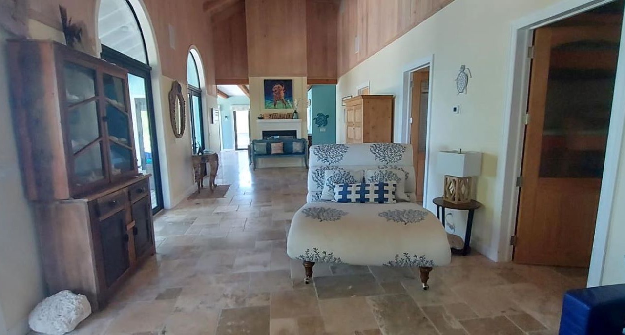 Photo of Livingroom in Green Turtle Cay