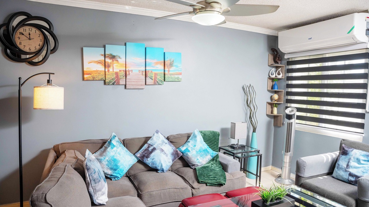 Photo of Livingroom in Caribbean Estates